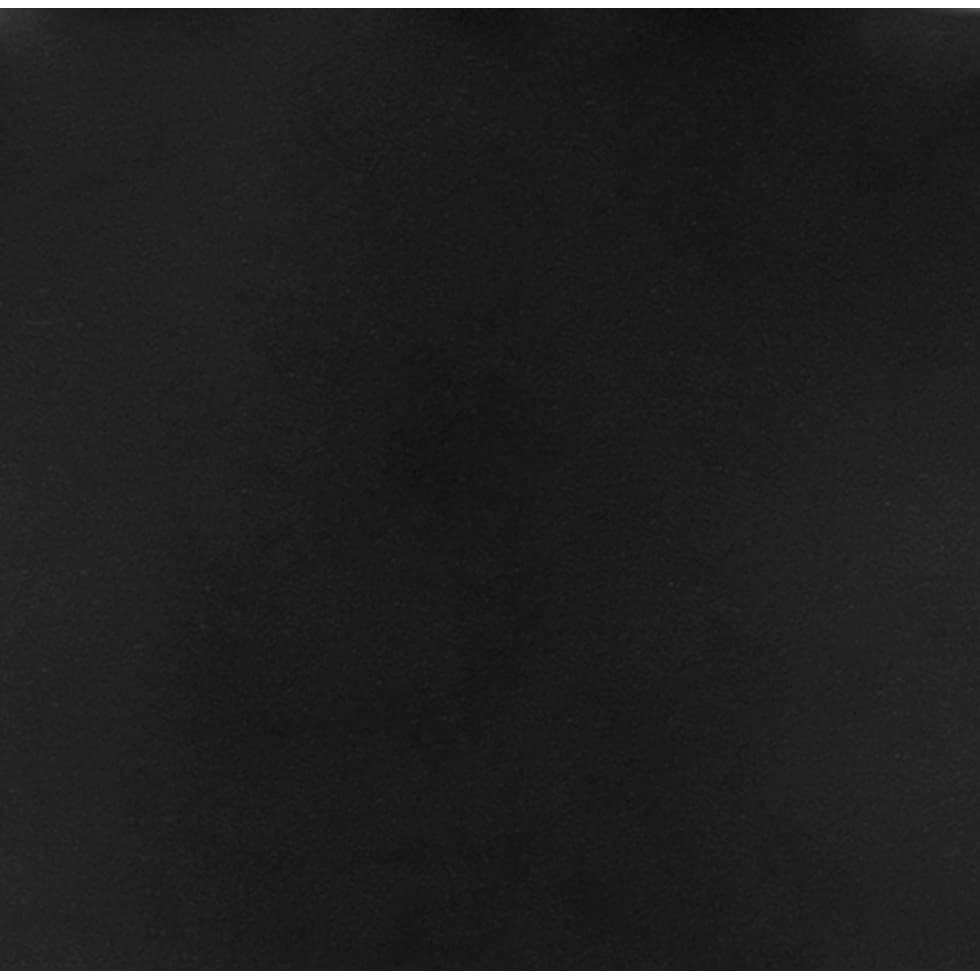 black swatch  