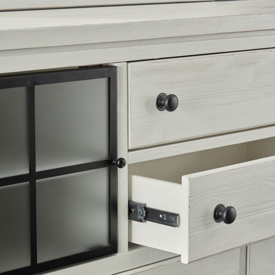 Brooke Harbor 6Piece Queen Storage Bedroom Set with Nightstand