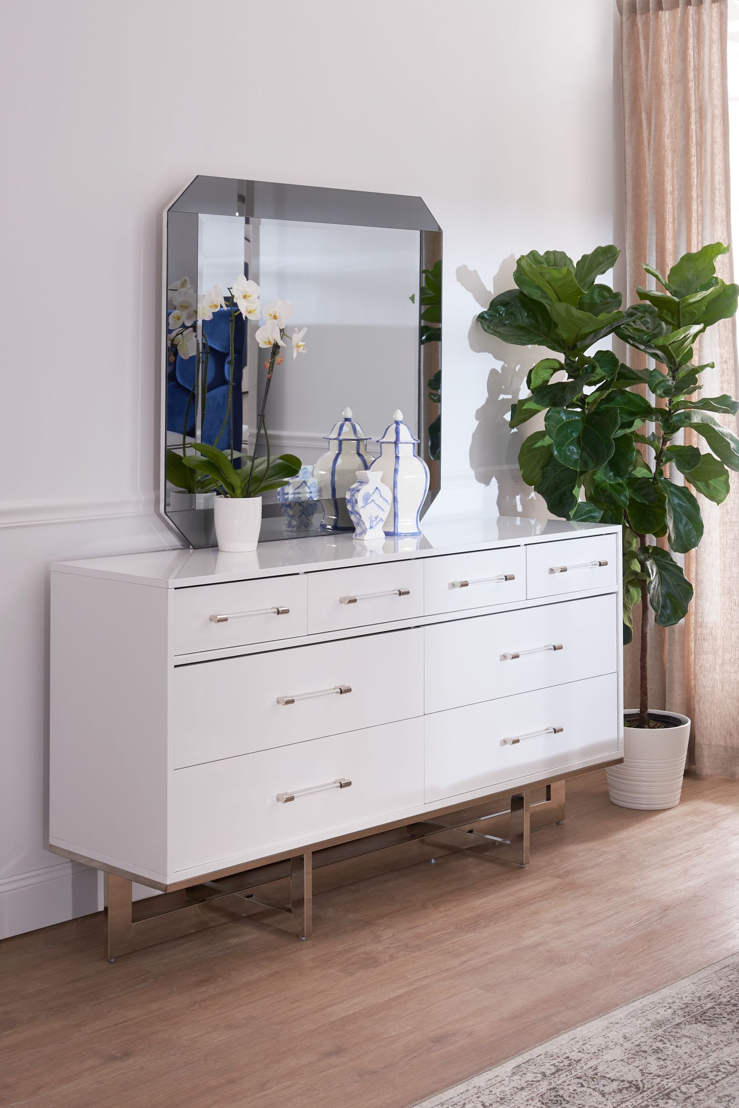 Value city store furniture white dresser