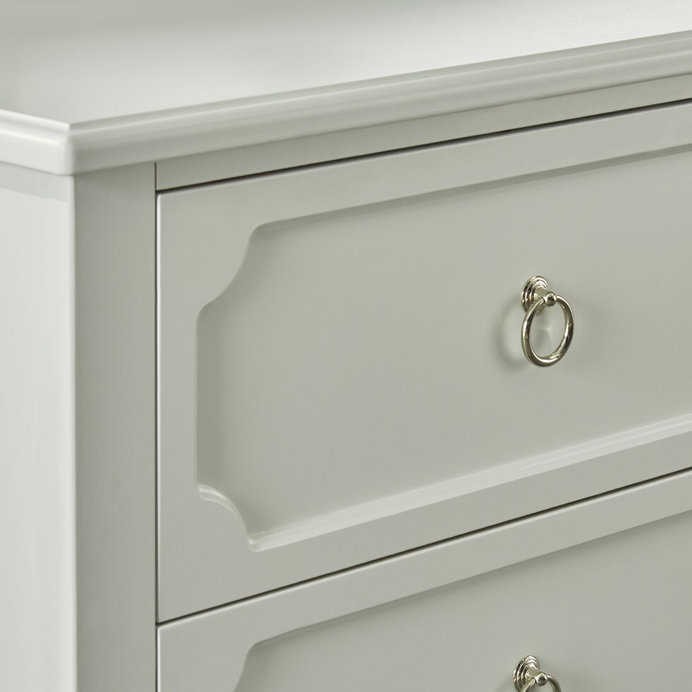 elle gray chest   