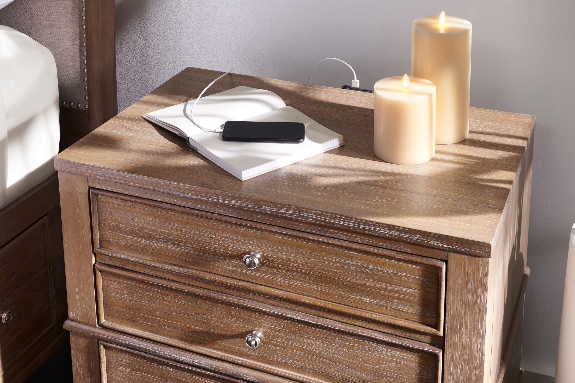 Value city dressers on sale and nightstands