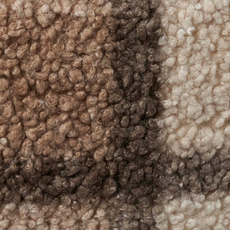 light brown swatch  