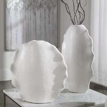 Ruffled Feathers Vase Set