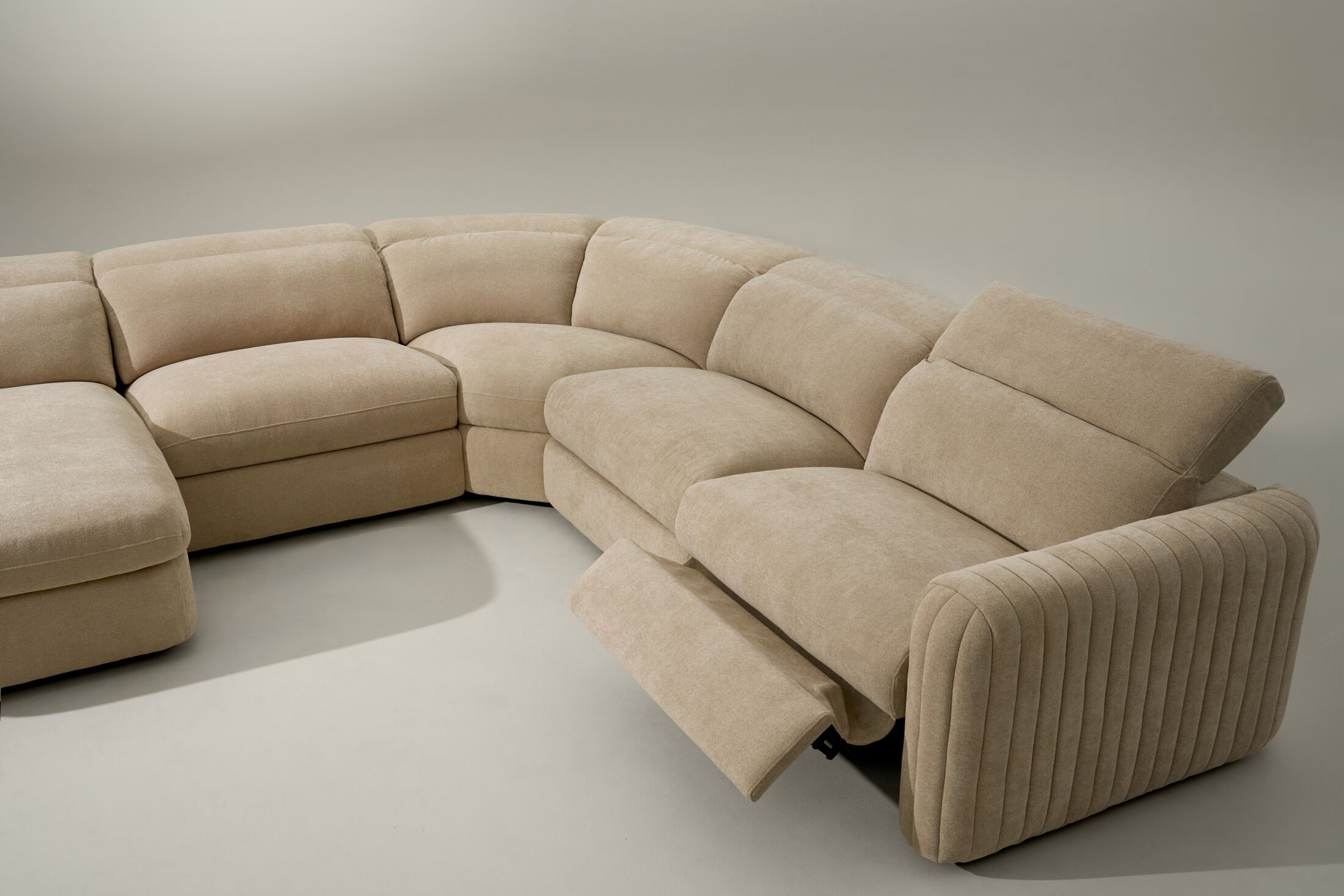 Soho Dual-Power Reclining 5-Piece Sectional with Adjustable Base