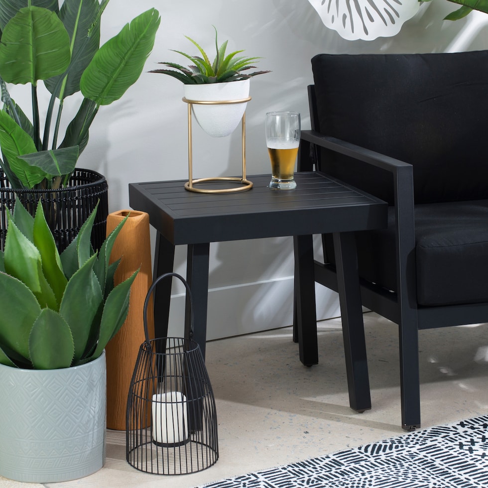 southhampton black outdoor end table   