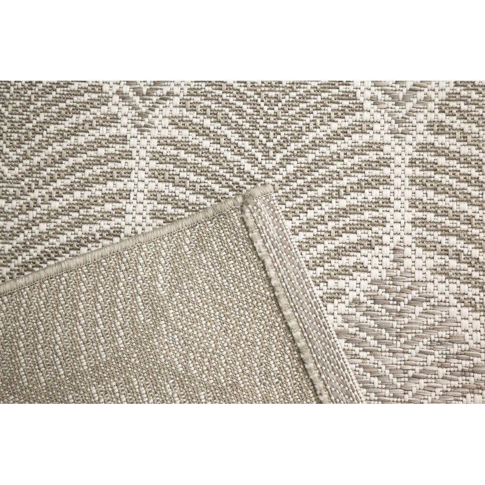 tan and brown rug   