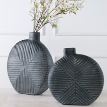 viewpoint black vase   