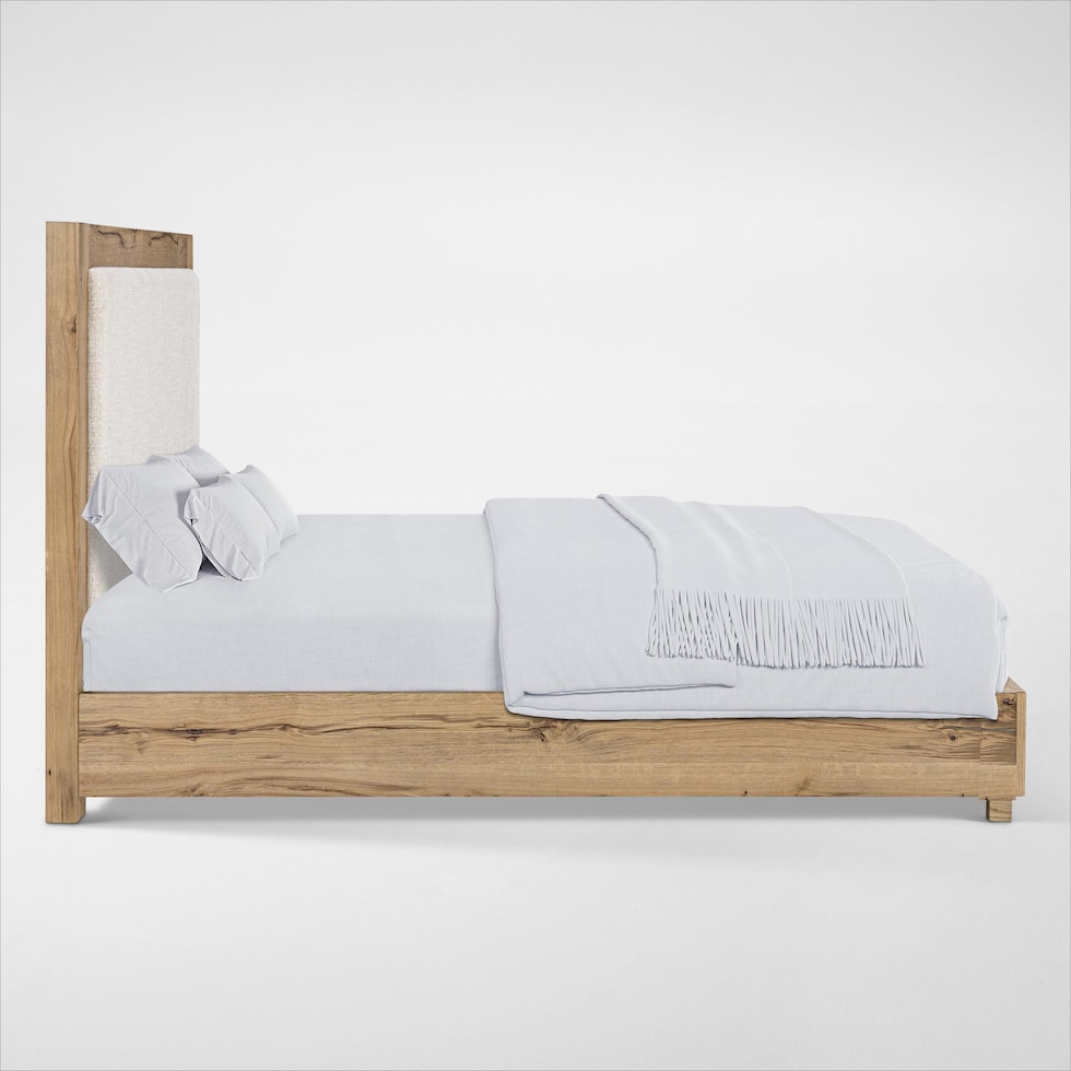 wyatt light brown  pc queen bedroom   